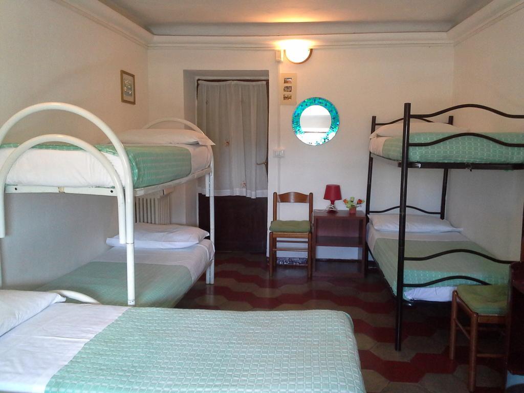 2000 Hostal *