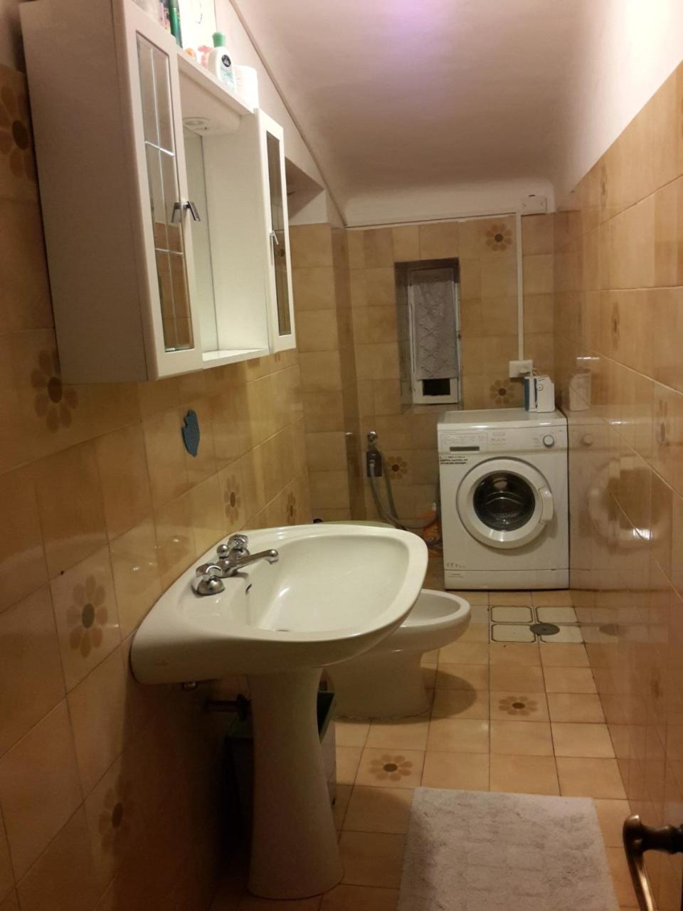 Hostal 2000 *