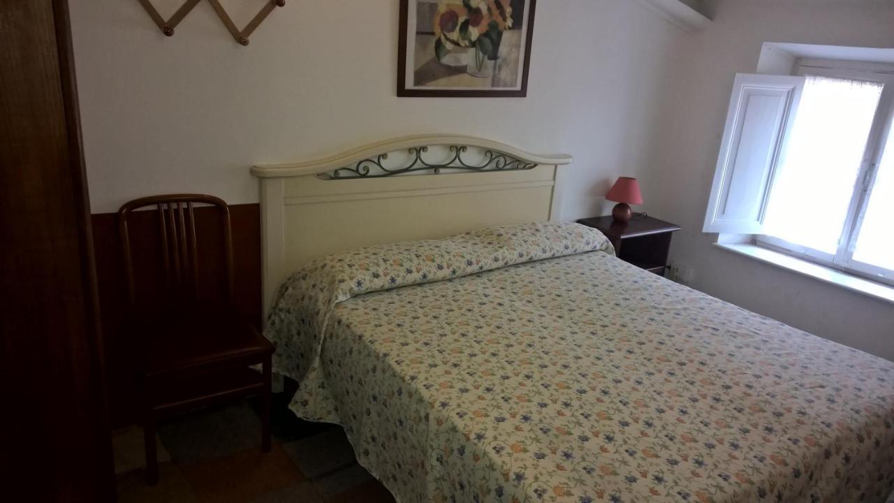 2000 Hostal *