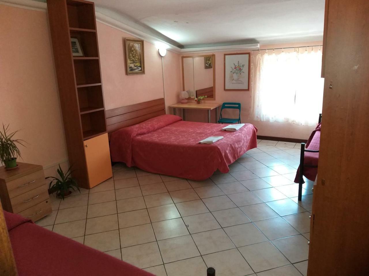 2000 Hostal Roma
